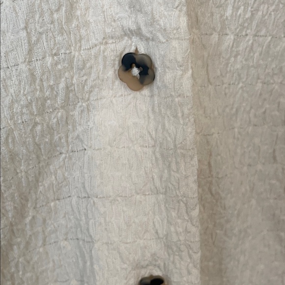 🤍 Madewell Off-White Textured Button-Down Shirt 🤍 - Picture 3 of 5